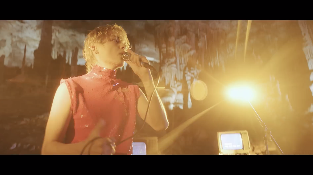 ใจเหลวไปหมดแล้ว!! 'วี BTS' อวดลีลาในเอ็มวีเพลงเดี่ยว Love Me Again 