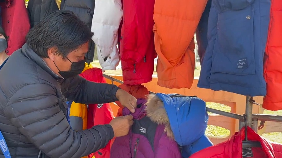 หนองคายอากาศเย็นเช้านี้แตะ 13 องศาฯ เสื้อผ้ามือสองขายดีราคาไม่แพง