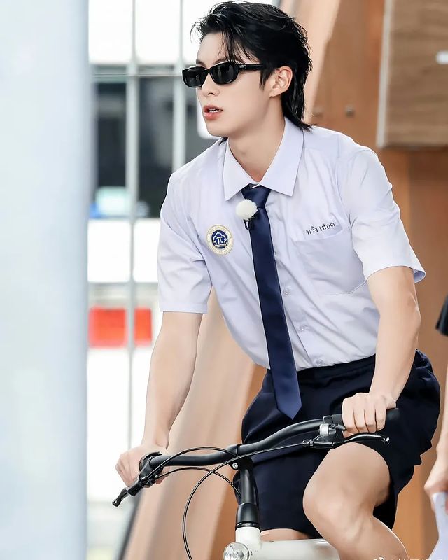 ตี๋กลับแล้วครับ!! แห่ส่ง ‘ดีแลน หวัง’ แน่นสนามบิน หลังเสร็จถ่ายทำ Keep Running ในไทย