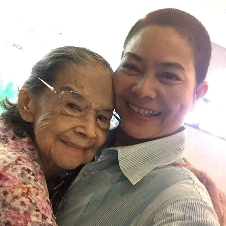 อาการดีขึ้นแล้ว อ้อย จิระวดี อัปเดตอาการ คุณยายมารศรี น่าจะกลับบ้านได้เร็วๆนี้ อาการดีขึ้นแล้ว อ้อย จิระวดี อัปเดตอาการ คุณยายมารศรี น่าจะกลับบ้านได้เร็วๆนี้