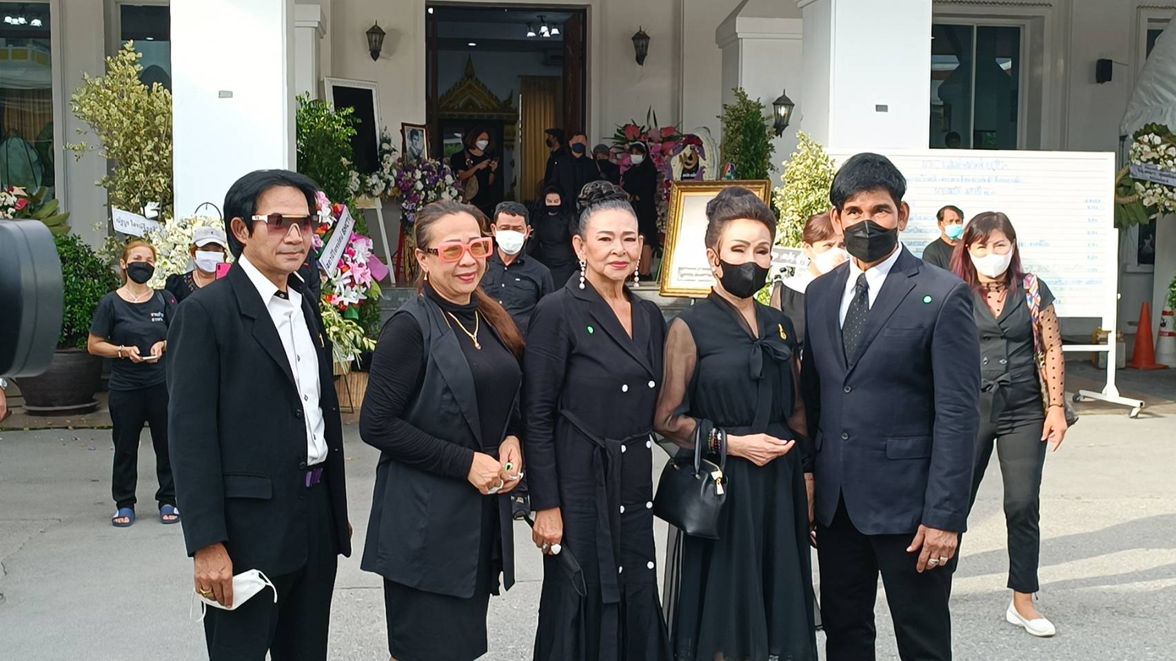 บรรยากาศพิธีสวดพระอภิธรรม สมบัติ เมทะนี คืนสุดท้าย บรรยากาศพิธีสวดพระอภิธรรม สมบัติ เมทะนี คืนสุดท้าย