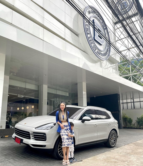 แพท ณปภา โพสต์อวยพรวันเกิดตัวเองกับรถหรู ชาวเน็ตแห่ส่องเลขทะเบียนป้ายแดง!!