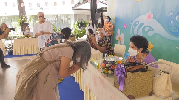 “ชาย เมืองสิงห์ - รุ่งฤดี ” ร่วมงานขอพรศิลปินแห่งชาติ ในวันสงกรานต์ (มีคลิป) “ชาย เมืองสิงห์ - รุ่งฤดี ” ร่วมงานขอพรศิลปินแห่งชาติ ในวันสงกรานต์ (มีคลิป)