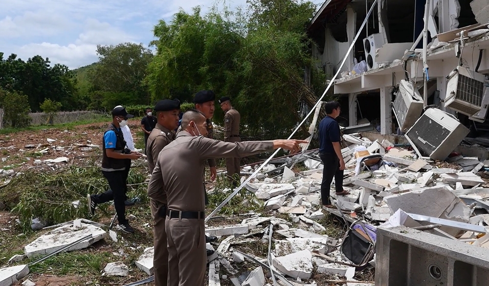 ระทึก! แก๊สระเบิดในโรงแรมที่ราชบุรี อาคารพังยับ บาดเจ็บ 4 ราย