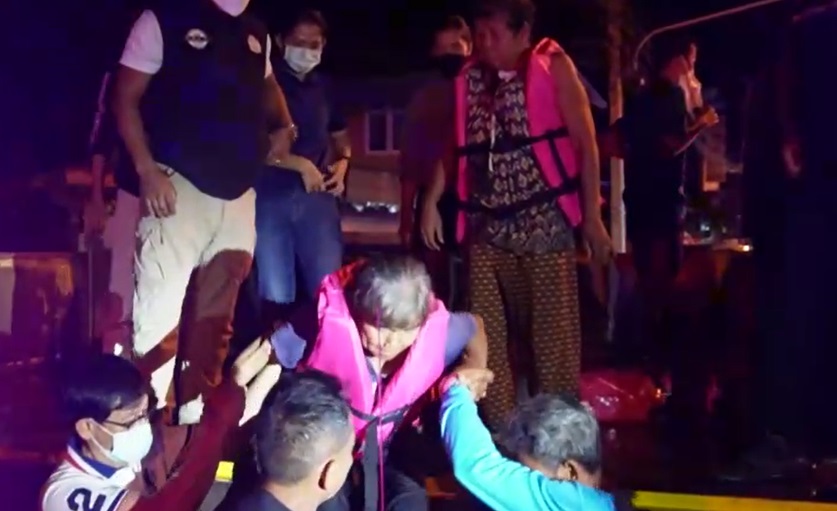 อพยพชาวบ้านวุ่น! น้ำป่าหลากท่วม 5 หมู่บ้านที่กำแพงเพชร 