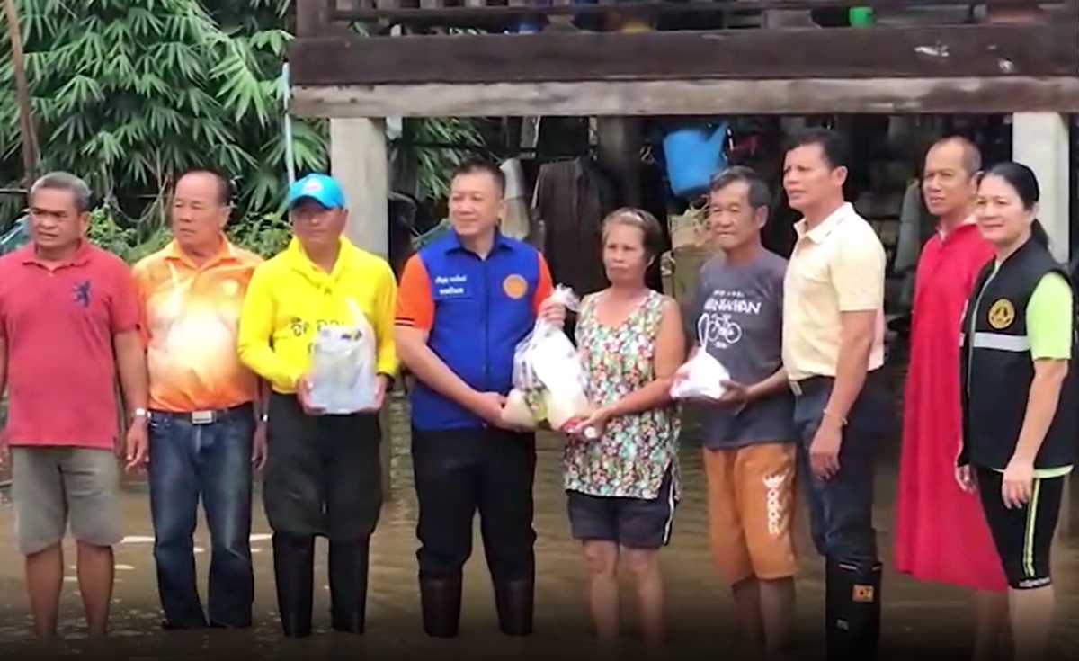 อพยพชาวบ้านด่วน น้ำหลากแม่ละมาด อพยพชาวบ้านด่วน น้ำหลากแม่ละมาด