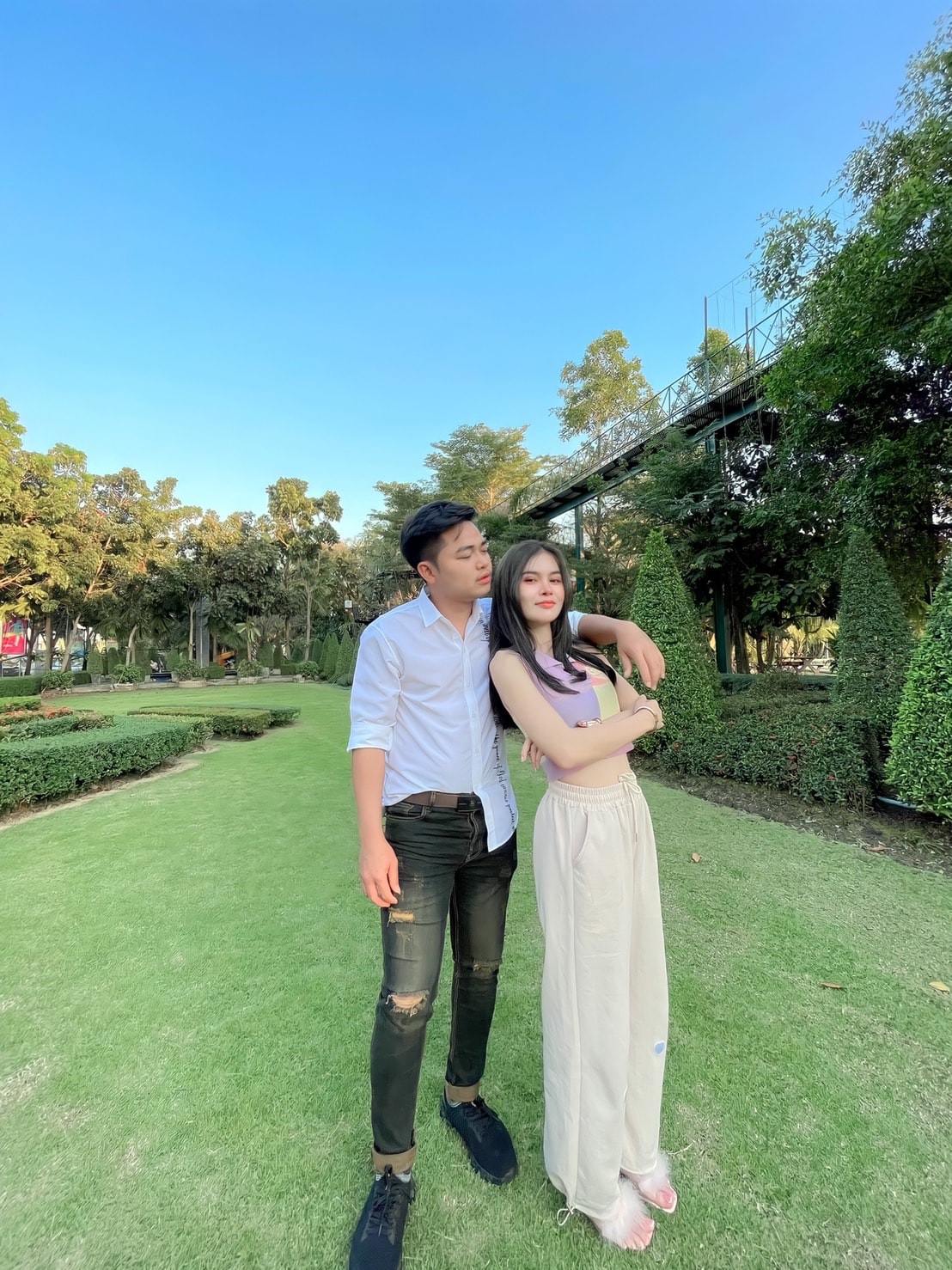 เอ๋ มิรา ควง แฟนหนุ่ม เข้าพิธีหมั้น โชว์แหวนเพชรสุดหรู ที่เป็นสมบัติติดตัว 