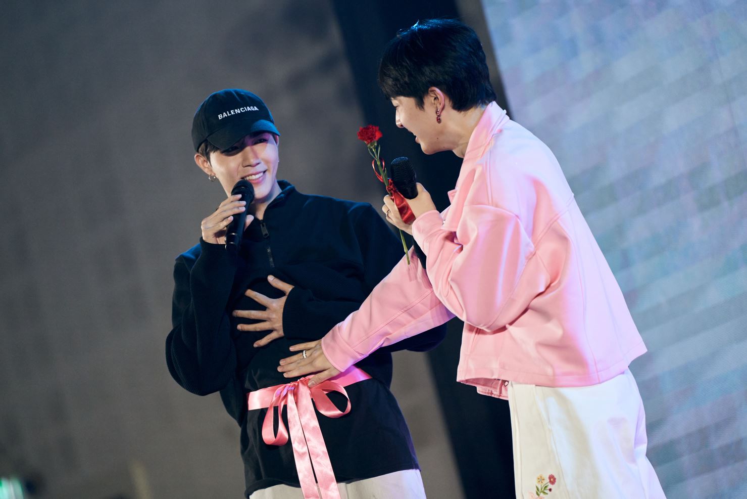 นุนิว ฉลองวันเกิดอายุ 22 แฟนคลับจัดหนักเปย์หลายล้าน ซี พฤกษ์ ร่วมเซอร์ไพรส์