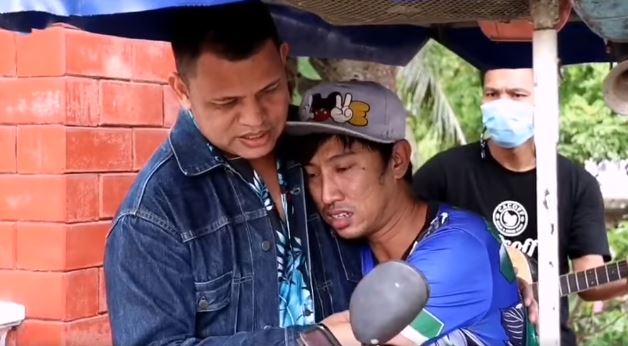 หัวใจนักสู้ตัวจริง! บ่าววี บุกเซอร์ไพรส์แฟนคลับหนุ่มพิการสู้ชีวิต จนกลั้นน้ำตาไม่อยู่ 