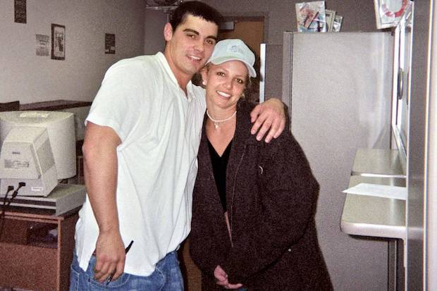 ไม่มียอมความ!! ‘บริทนีย์ สเปียร์ส’ เดินหน้าเอาผิดอดีตสามีคนแรกบุกรุกงานวิวาห์ (มีคลิป) ไม่มียอมความ!! ‘บริทนีย์ สเปียร์ส’ เดินหน้าเอาผิดอดีตสามีคนแรกบุกรุกงานวิวาห์ (มีคลิป)