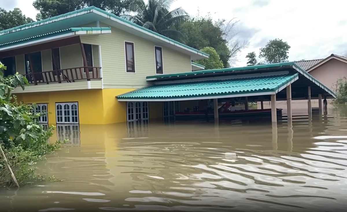 นครศรีฯ พื้นที่รับน้ำยังอ่วม - สุราษฎร์ฯ อ.พุนพิน ยังท่วมสูง นครศรีฯ พื้นที่รับน้ำยังอ่วม - สุราษฎร์ฯ อ.พุนพิน ยังท่วมสูง