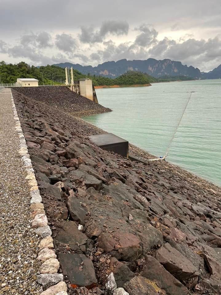 แผ่นดินไหวสุราษฎร์ฯ เช้านี้ขนาด 3.2 ห่างเขื่อนรัชชประภา 21 กม./กฟผ.ยันไม่กระทบ แผ่นดินไหวสุราษฎร์ฯ เช้านี้ขนาด 3.2 ห่างเขื่อนรัชชประภา 21 กม./กฟผ.ยันไม่กระทบ