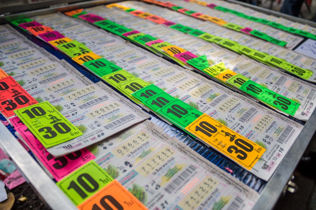 เปิดเหตุผล ทำไมถึงห้ามคนอายุต่ำกว่า 20 ปี ขึ้นรางวัลลอตเตอรี่ เปิดเหตุผล ทำไมถึงห้ามคนอายุต่ำกว่า 20 ปี ขึ้นรางวัลลอตเตอรี่