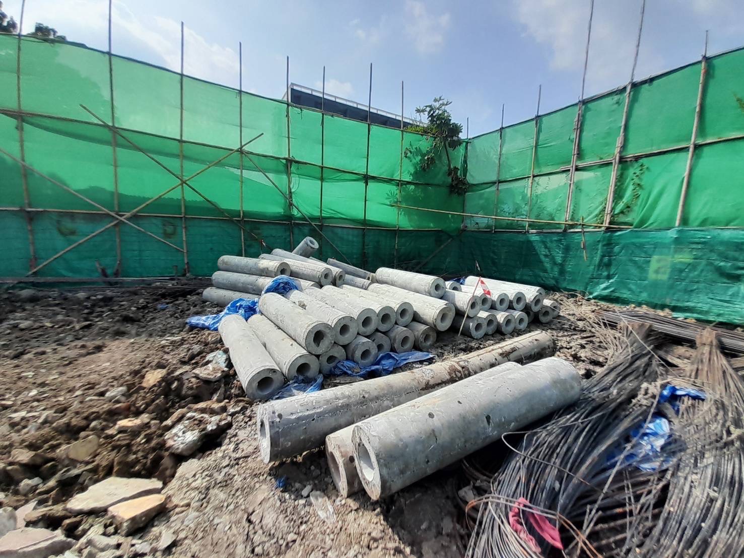 กอล์ฟ ปวีณ ร้องศาล ถูกกดดันจากเพื่อนบ้าน ทั้งที่สร้างบ้านบนพื้นที่ตัวเอง กอล์ฟ ปวีณ ร้องศาล ถูกกดดันจากเพื่อนบ้าน ทั้งที่สร้างบ้านบนพื้นที่ตัวเอง