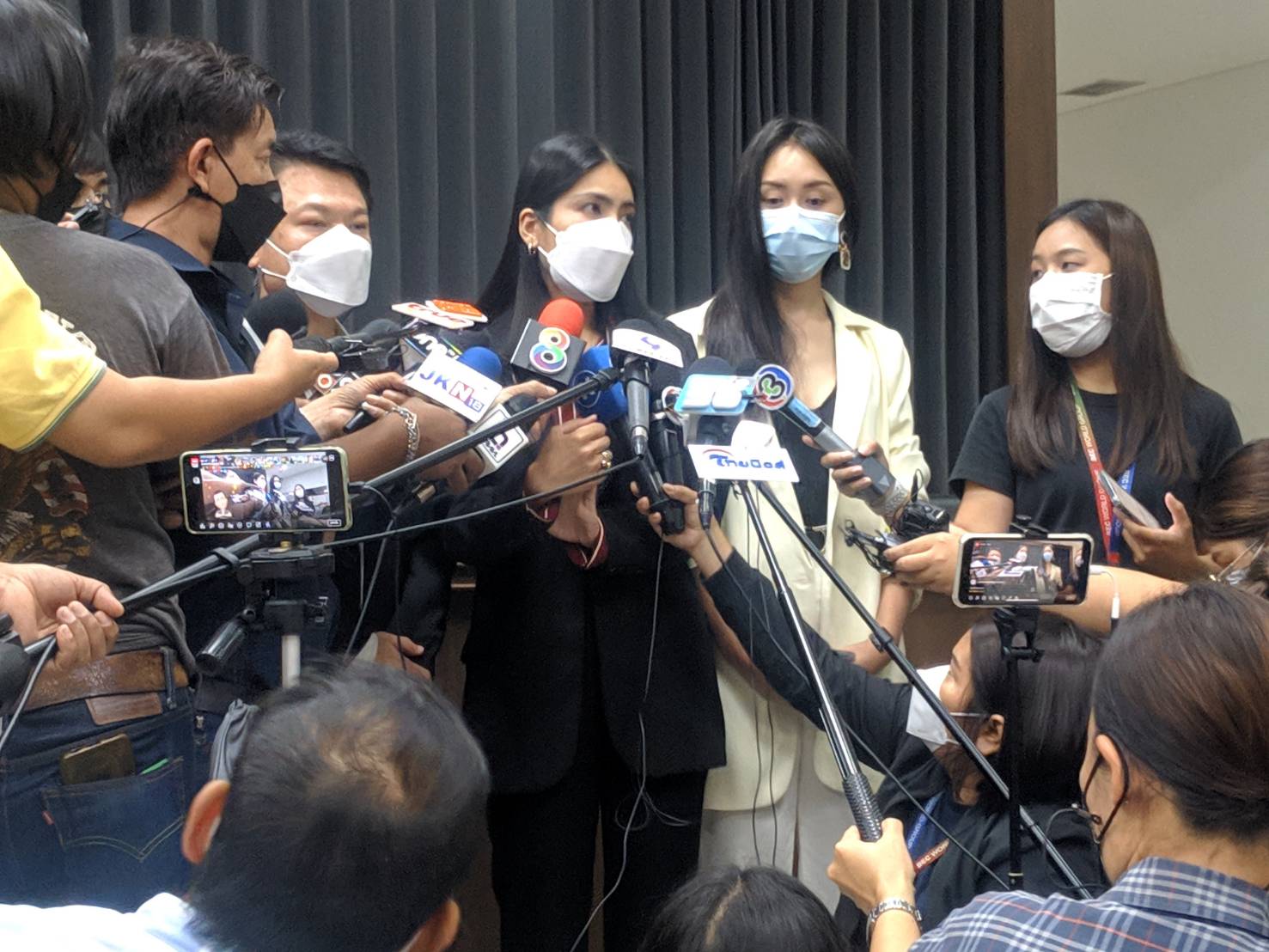 อยากเป็นจำเลยแล้ว! กระติก-แซน บุกงานอัยการสูงสุดร้องขอความเป็นธรรม อยากเป็นจำเลยแล้ว! กระติก-แซน บุกงานอัยการสูงสุดร้องขอความเป็นธรรม