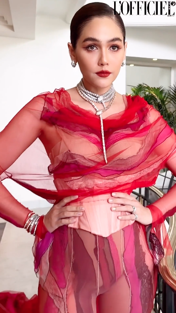 เปิดลุควันส่งท้าย!! ‘ชมพู่ อารยา’ บนพรมแดงคานส์ แซ่บแรงทั้งราคาและอิมเมจ 