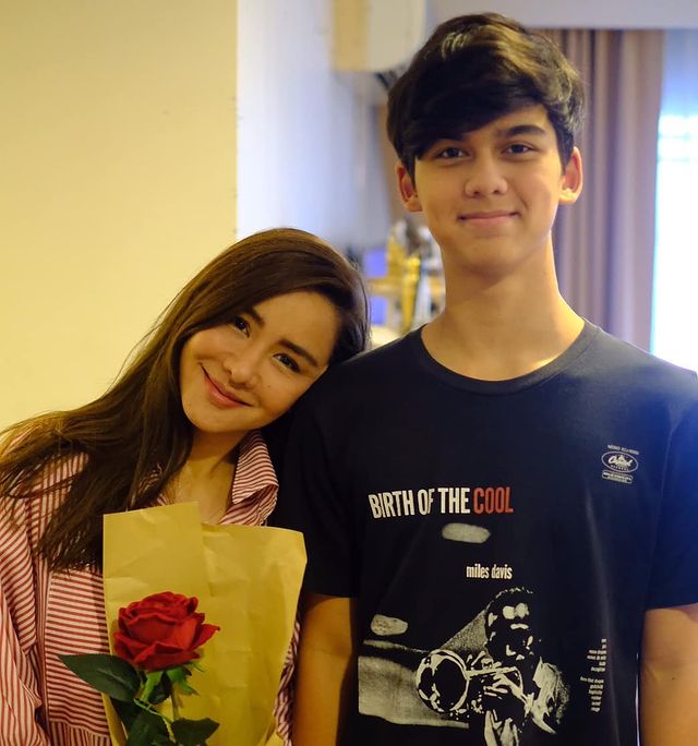  เปิดวาร์ป “น้องทิกเกอร์” ลูกชาย “นิโคล” หล่อเข้มหุ่นดีในวัย 16 ปี จน “แมว จิรศักดิ์” ยังงง สาวๆแห่เรียกพ่อ 