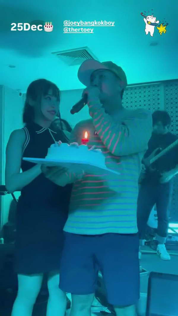 โจอี้บอย จัดปาร์ตี้ฉลองวันเกิด พร้อมเฉลยเพศลูกคนแรก โจอี้บอย จัดปาร์ตี้ฉลองวันเกิด พร้อมเฉลยเพศลูกคนแรก