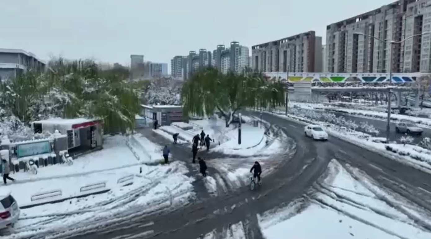 พายุหิมะถล่มจีน ต้องสั่งปิดโรงเรียน - รถไฟกว่า 192 เส้นทางยกเลิกให้บริการ 