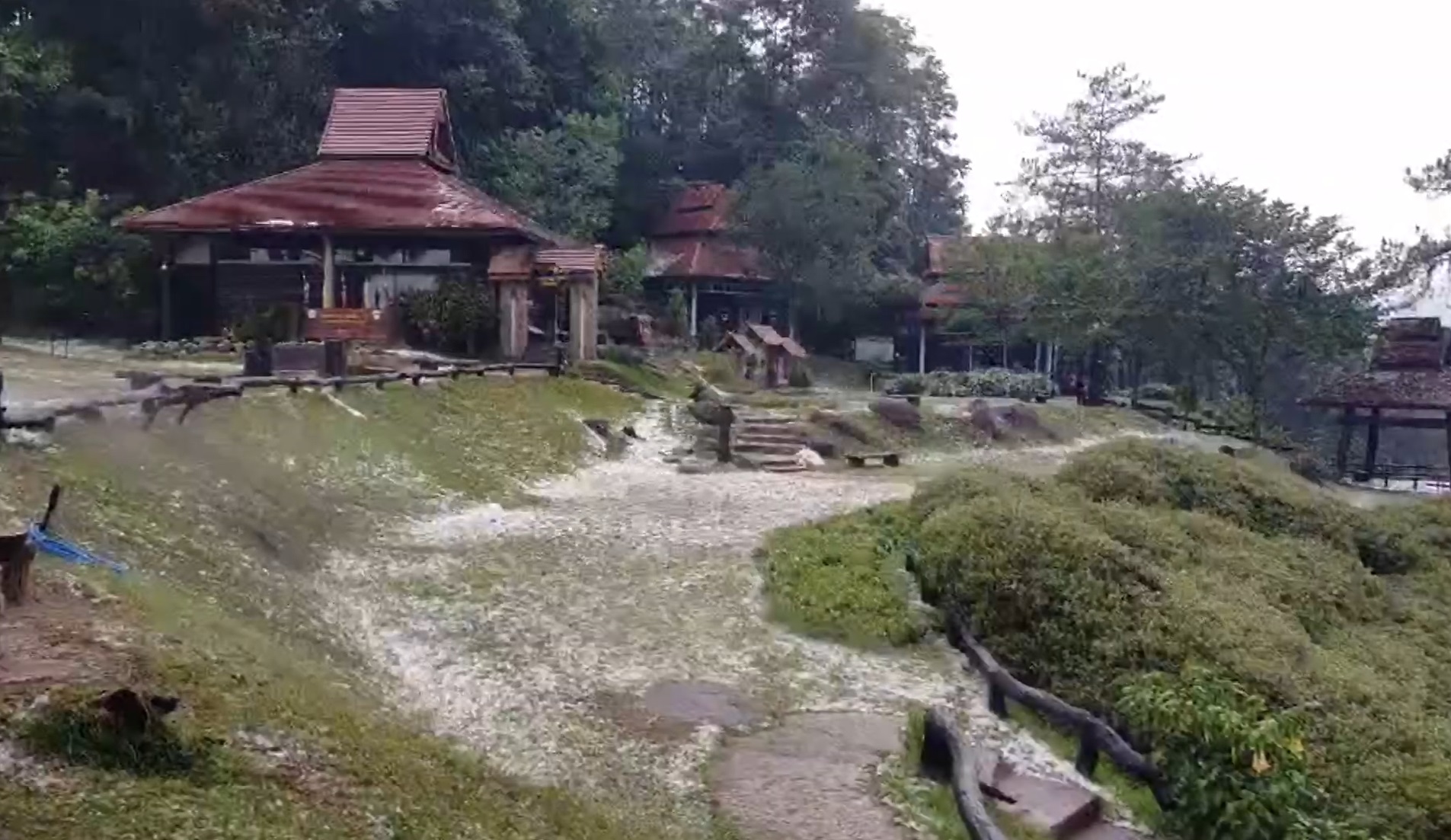 เปิดภาพ พายุลูกเห็บ ถล่มเชียงใหม่จนขาวโพลน! 