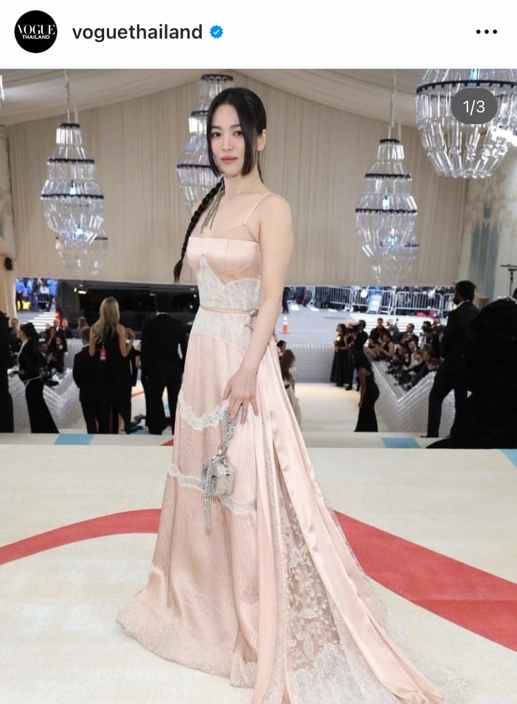 'พี่แจ็ค - เจนนี่ - ซงฮเยคโย'!! ตัวมัมตัวแด๊ดฝั่งเอเชียบุกงาน Met Gala ที่นิวยอร์ก