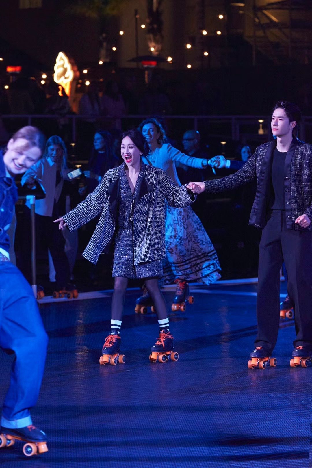 ฮอตเกินต้าน!! ‘หวังอี้ป๋อ’ พบ ‘จี-ดราก้อน’ ที่แอลเอ แถมมี ‘หลิน-ออกแบบ-บีบี’ ร่วมแจม ฮอตเกินต้าน!! ‘หวังอี้ป๋อ’ พบ ‘จี-ดราก้อน’ ที่แอลเอ แถมมี ‘หลิน-ออกแบบ-บีบี’ ร่วมแจม