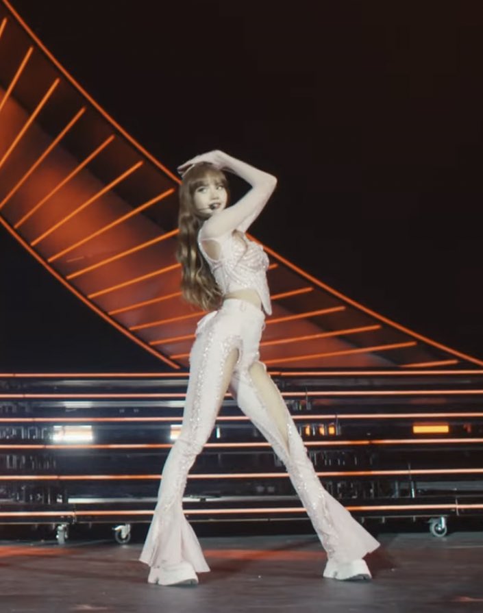 เทียบกันจะ ๆ โชว์ BLACKPINK Coachella 2023 Week 2 ดีกว่าเดิม!!! 