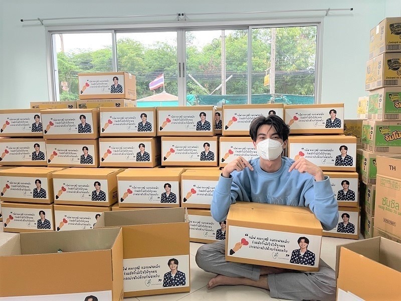 กลัฟ คณาวุฒิ ผุดโครงการ กลัฟแชริตี้ ส่งกล่องปันน้ำใจช่วยผู้เดือดร้อน กลัฟ คณาวุฒิ ผุดโครงการ กลัฟแชริตี้ ส่งกล่องปันน้ำใจช่วยผู้เดือดร้อน