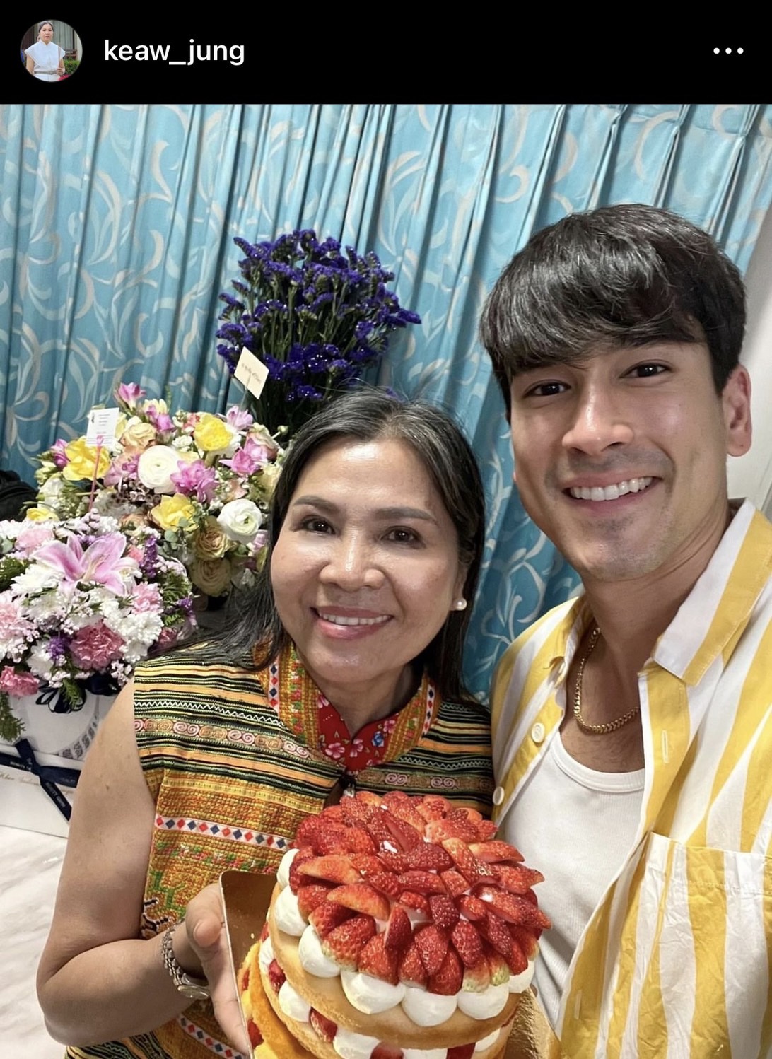 แม่แก้ว โพสต์ถึง ณเดชณ์ หลังขับรถคันเก่าติดไฟแดงแบบนี้? แม่แก้ว โพสต์ถึง ณเดชณ์ หลังขับรถคันเก่าติดไฟแดงแบบนี้?