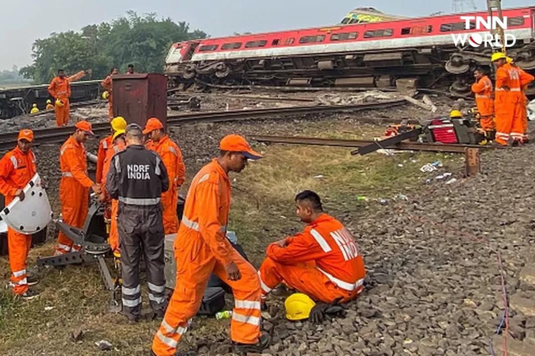ประมวลภาพ โศกนาฏกรรมรถไฟชนกันในอินเดีย