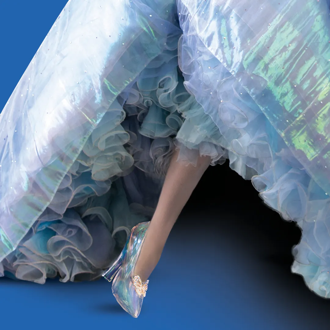 รองเท้าแก้วซินเดอเรลลาจากสวารอฟสกี งดงามดั่งหลุดออกมาจากเทพนิยาย ! รองเท้าแก้วซินเดอเรลลาจากสวารอฟสกี งดงามดั่งหลุดออกมาจากเทพนิยาย !