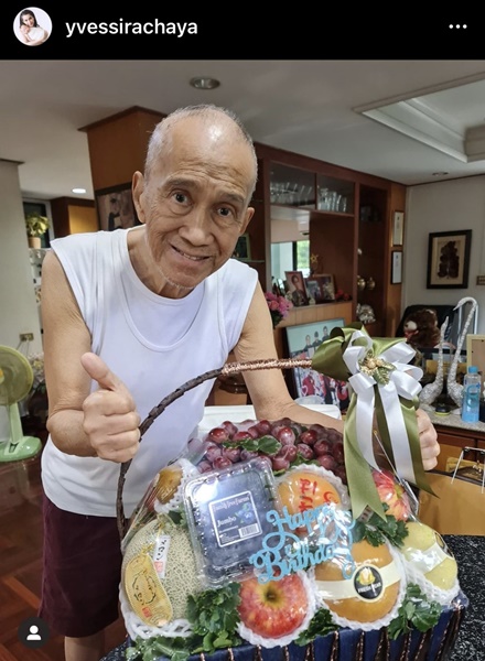 อี๊ฟ โพสต์ภาพคุณพ่อ ต้อย เศรษฐา ส่งยิ้มต้อนรับปีใหม่ อยู่ที่ รพ. อี๊ฟ โพสต์ภาพคุณพ่อ ต้อย เศรษฐา ส่งยิ้มต้อนรับปีใหม่ อยู่ที่ รพ.