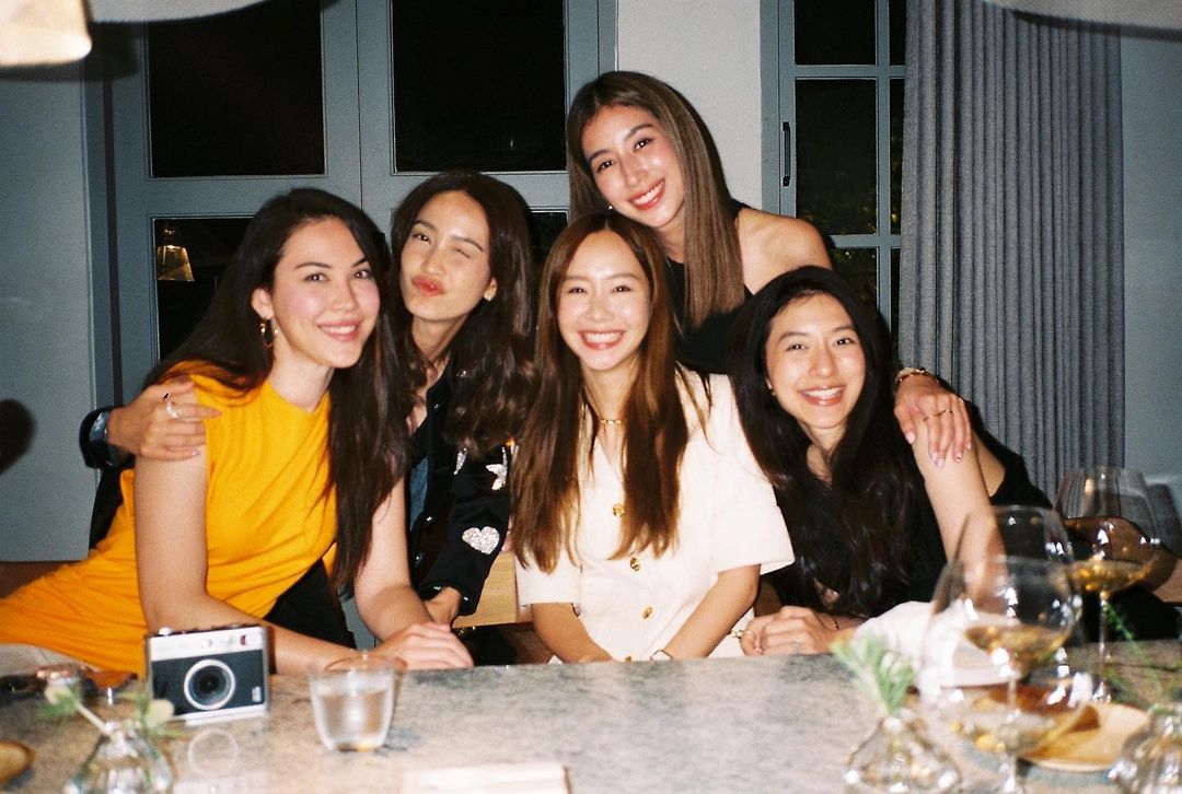 มิ้นต์ ชาลิดา ตอบดราม่า แอฟ ร่วมทานข้าวกับครอบครัว สงกรานต์ หลังมีข่าวเลิก แมท