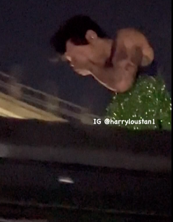 โดนเข้าที่ตาซ้าย!! ‘แฮร์รี่ สไตลส์’ เหยื่อแฟนเพลงโยนของใส่ระหว่างโชว์ ล่าสุดเจ็บซ้ำที่เวียนนา โดนเข้าที่ตาซ้าย!! ‘แฮร์รี่ สไตลส์’ เหยื่อแฟนเพลงโยนของใส่ระหว่างโชว์ ล่าสุดเจ็บซ้ำที่เวียนนา