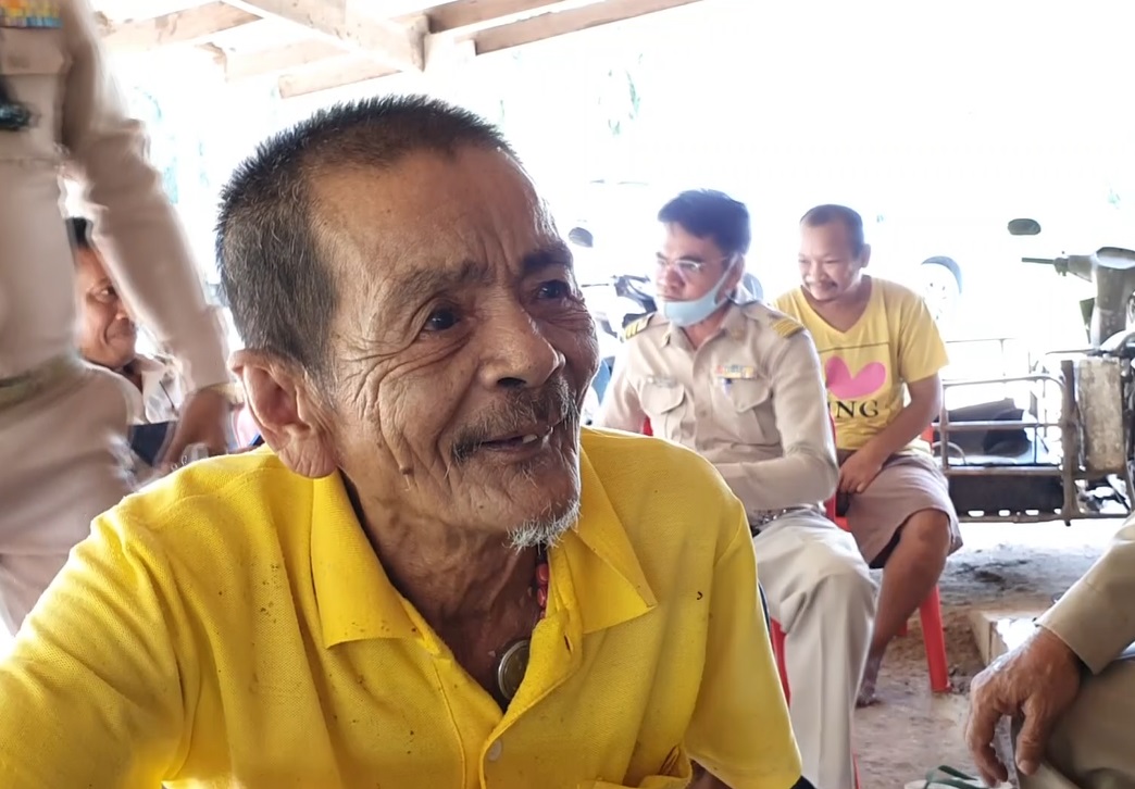 เปิดใจ คุณตาใจบุญ หอบเหรียญบริจาค ซื้อเตียงให้คนไข้