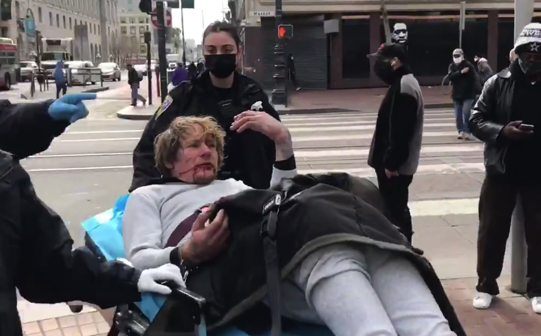 อาม่าจาก ‘เหยื่อ’ สู่ ‘ผู้กล้า’ ชาวจีนเชิดชูหลังลุกขึ้นสู้กับชายผิวขาว อาม่าจาก ‘เหยื่อ’ สู่ ‘ผู้กล้า’ ชาวจีนเชิดชูหลังลุกขึ้นสู้กับชายผิวขาว