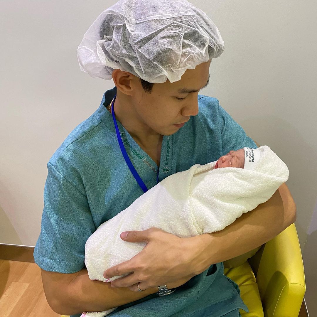  ณัฏฐ์ เทพหัสดิน สุดตื้นตัน นาน่า ธันยา คลอดลูกสาวคนแรกแล้ว