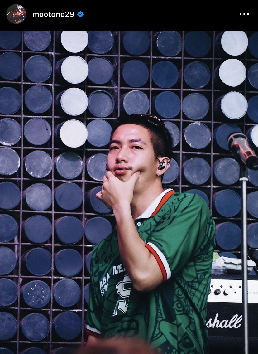 คำตอบจากนักสร้างตำนานบทใหม่ โตโน่ ภาคิน หลังมอบรองเท้าให้แฟนคลับ