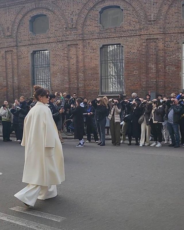 หลบให้แม่เดิน!! ส่องลุค ‘แอน ทองประสม’ ชมแฟชั่นโชว์ Max Mara ที่มิลาน