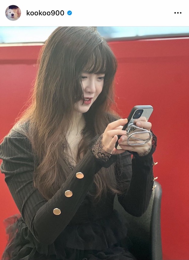 สวยได้ไม่ต้องแพง!! ‘คูฮเยซอน’ เผยที่มาเดรสบนพรมแดงที่ปูซานทำเอาแฟนๆ ตะลึง สวยได้ไม่ต้องแพง!! ‘คูฮเยซอน’ เผยที่มาเดรสบนพรมแดงที่ปูซานทำเอาแฟนๆ ตะลึง