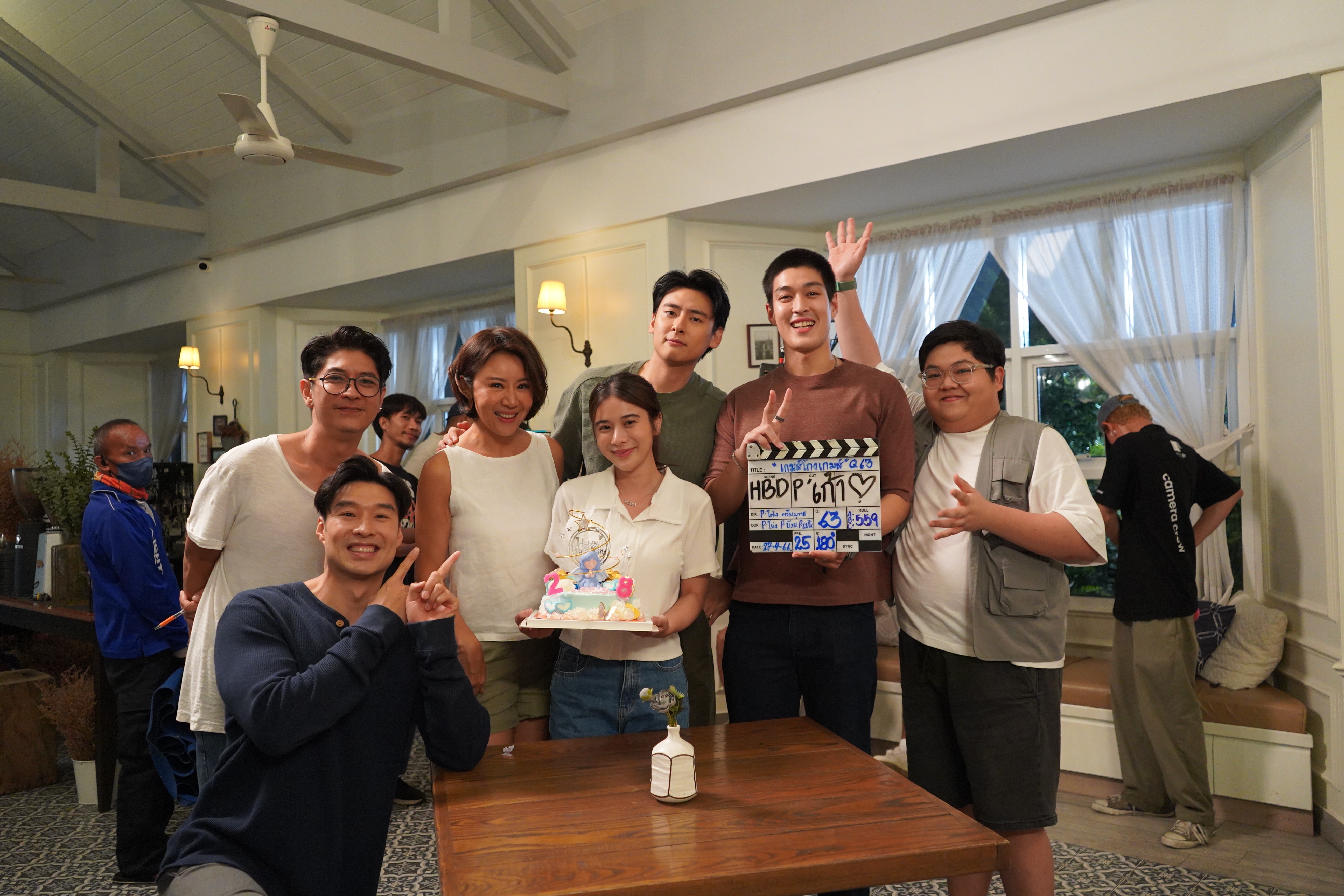 แฟนๆจัดเต็ม! “เก้า สุภัสสรา” โดนเซอร์ไพรส์วันเกิดกลางกองถ่ายละคร แฟนๆจัดเต็ม! “เก้า สุภัสสรา” โดนเซอร์ไพรส์วันเกิดกลางกองถ่ายละคร