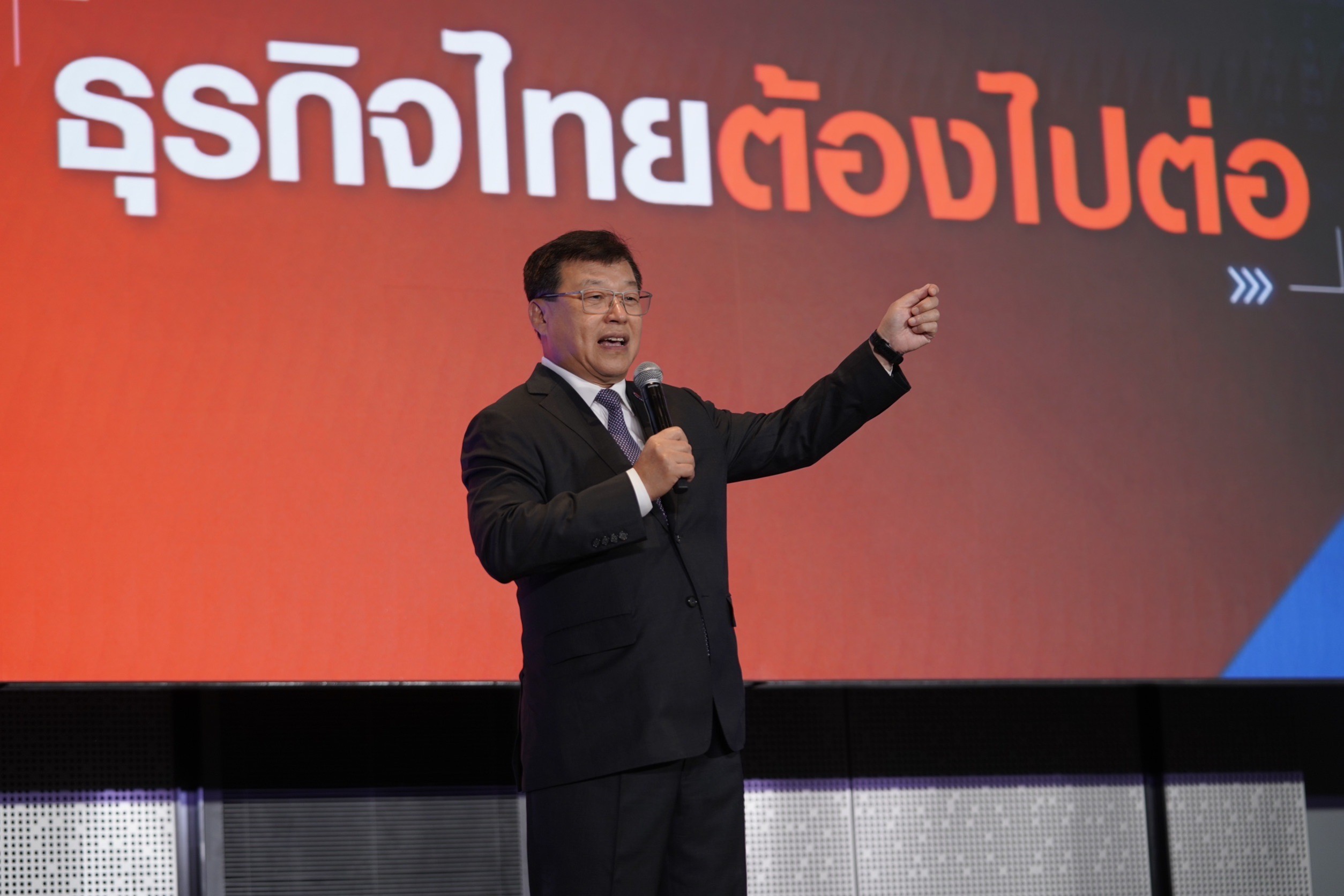 ดร.ไพรินทร์ แนะธุรกิจรับมือ “เอไอ -การเปลี่ยนแปลงโลก” ดร.ไพรินทร์ แนะธุรกิจรับมือ “เอไอ -การเปลี่ยนแปลงโลก”