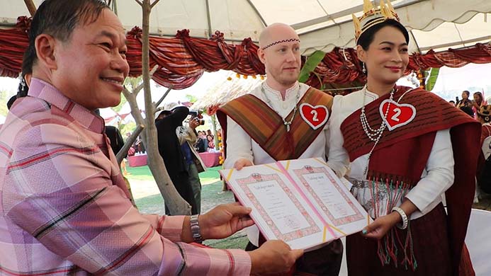 วันวาเลนไทน์ 2567 สุรินทร์จัดงาน ‘จดทะเบียนสมรสบนหลังช้าง’ ยิ่งใหญ่อลังการ วันวาเลนไทน์ 2567 สุรินทร์จัดงาน ‘จดทะเบียนสมรสบนหลังช้าง’ ยิ่งใหญ่อลังการ