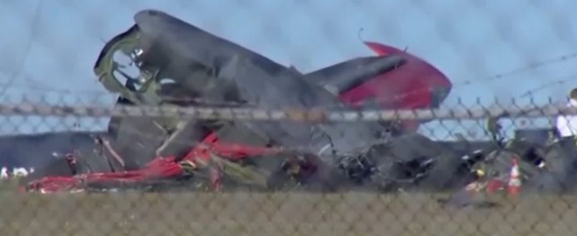 ระทึก! เปิดนาที เครื่องบินสมัยสงครามโลก 2 ลำ พุ่งชนกันกลางอากาศ