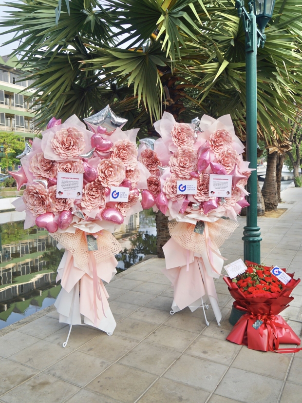 จัดหนัก! แฟนคลับหอบของเซอร์ไพรส์ต้อนรับ กลัฟ คณาวุฒิ หลังเซ็นสัญญาช่อง 3