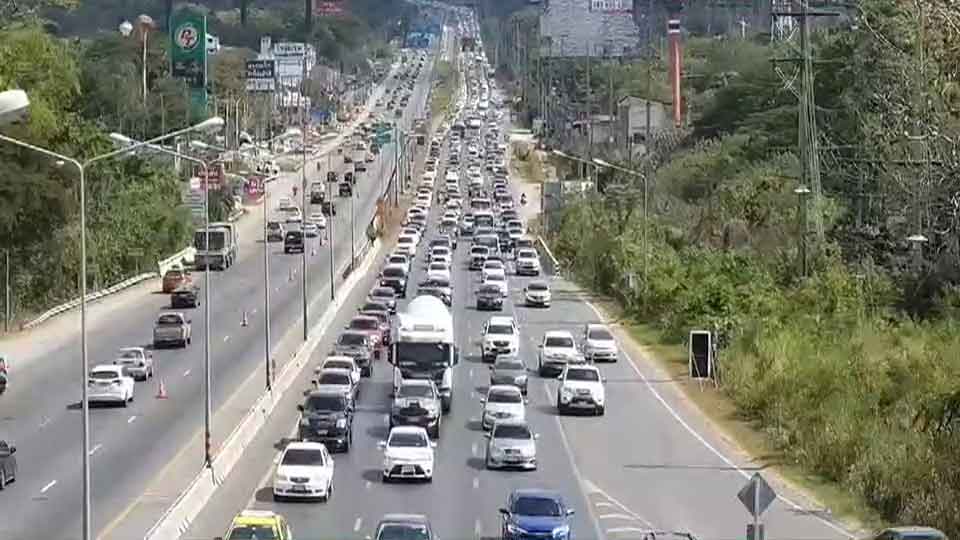 ถนนมิตรภาพ ช่วง อ.มวกเหล็ก รถแน่น คาดเย็นนี้ติดหนึบ