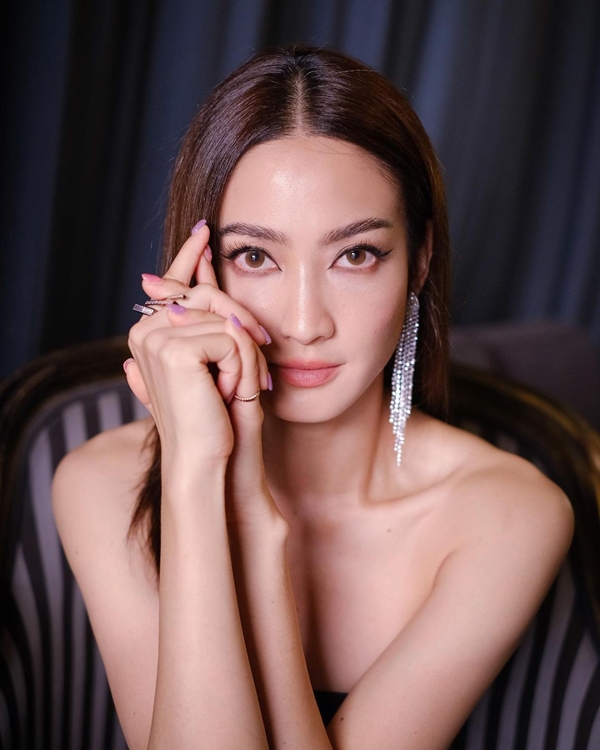  5 คำถามสุดเอ็กซ์คลูซีฟ  กับ แต้ว ณฐพร 
