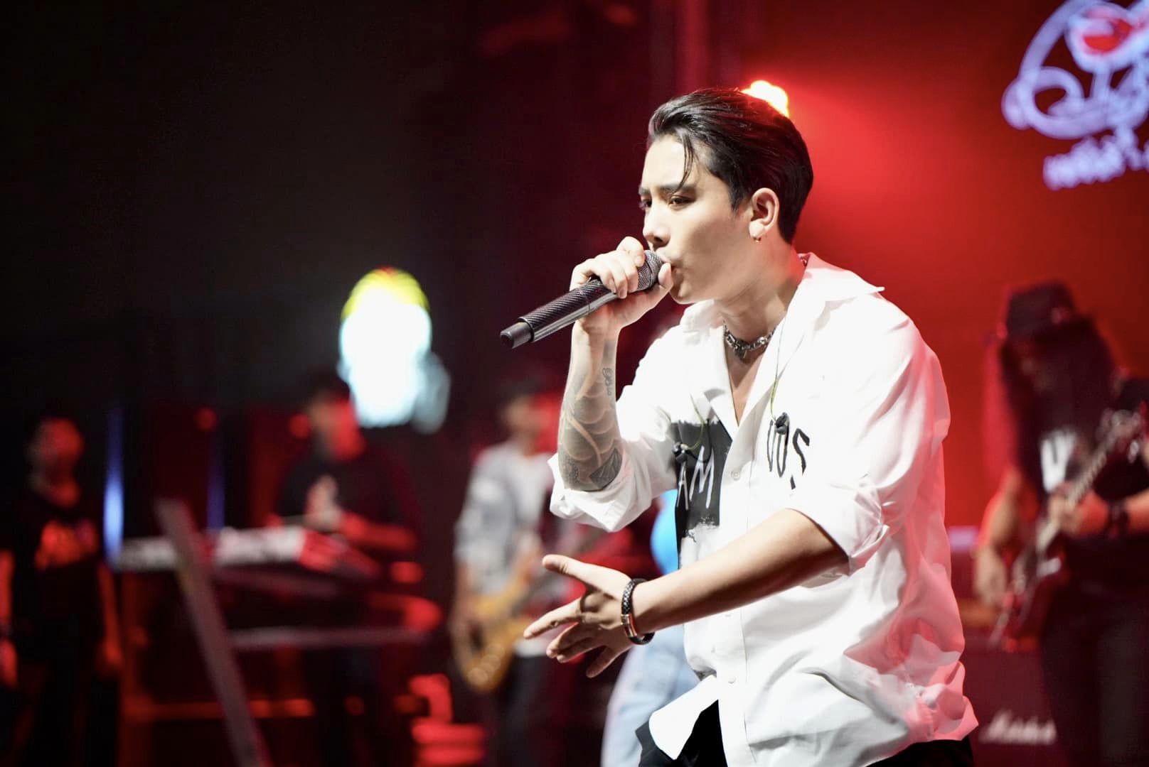 เบิ้ล ปทุมราช โพสต์ฟาดฝากถึง นักร้อง ช. ติดต่อกลับด่วน!! เบิ้ล ปทุมราช โพสต์ฟาดฝากถึง นักร้อง ช. ติดต่อกลับด่วน!!