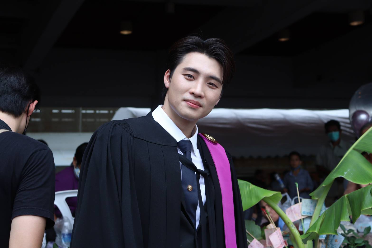 บัณฑิตป้ายแดง มีน พีรวิชญ์ เข้ารับปริญญา บัณฑิตป้ายแดง มีน พีรวิชญ์ เข้ารับปริญญา