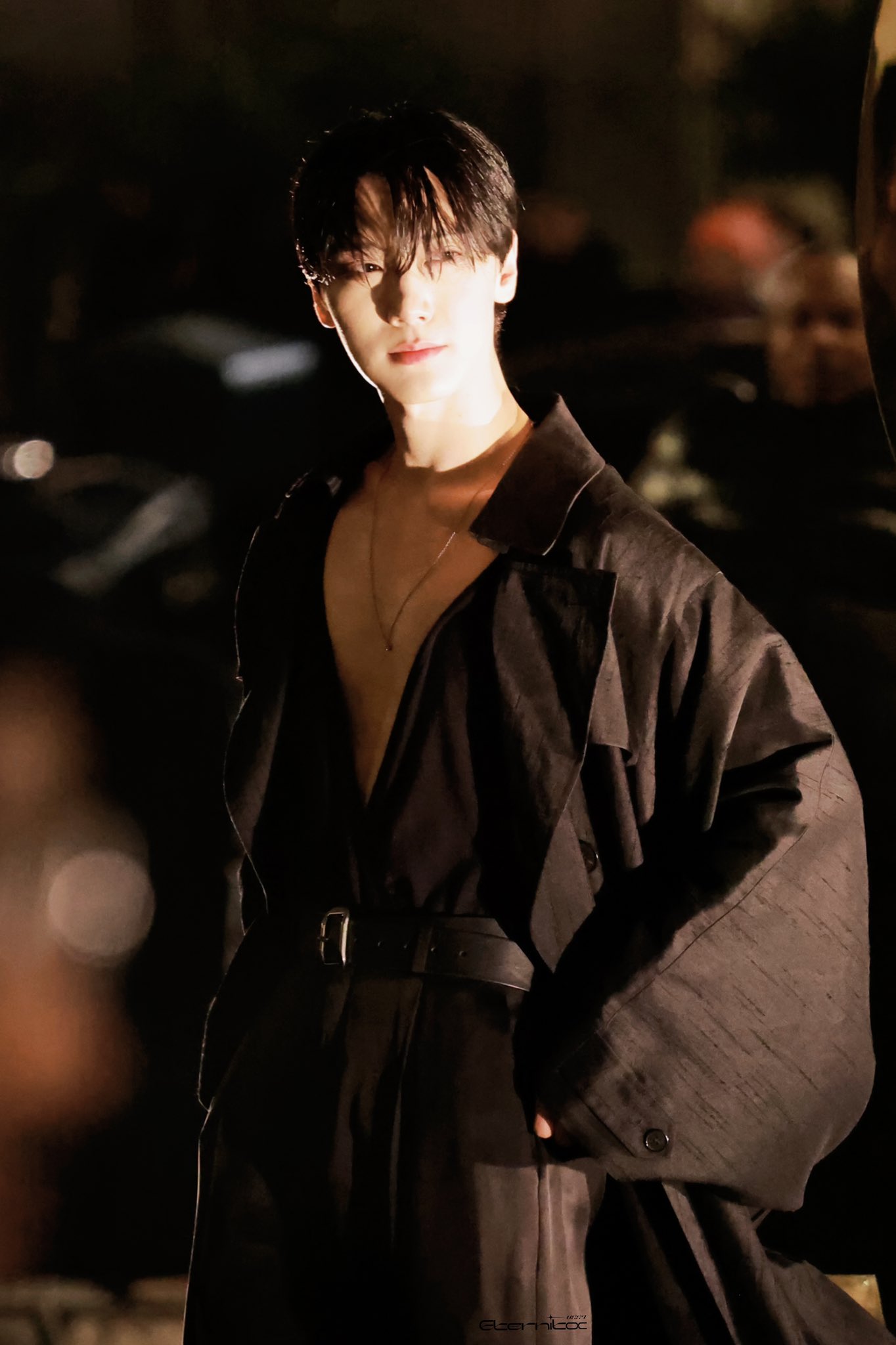 ฮอตไฟลุกที่ปารีส!! 'เตนล์ ชิตพล-จองฮัน SEVENTEEN' ในลุคเซ็กซี่ร่วมชมแฟชั่นโชว์ YSL